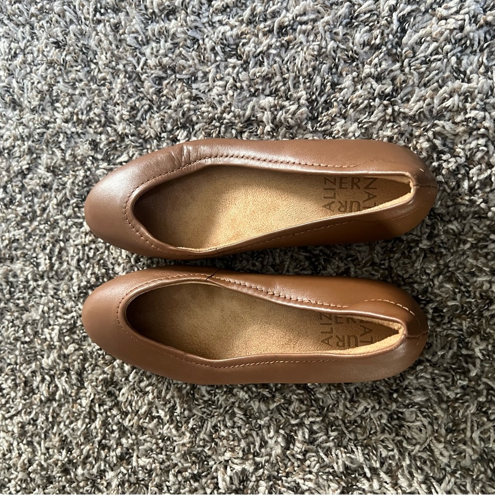 Naturalizer Women's Tan Ballet Flats
